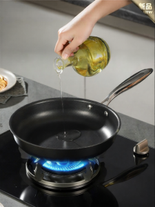 CAROTE | Non-stick Titanium-reinforced Flat Pan for Steak Egg and Pancake Cooking Electromagnetic Stove Compatible