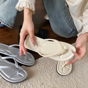 Sandal Jelly 7061 Flat Empuk Nyaman Karet Bahan Elastis Ringan Anti Slip Wanita Gaya Korea Murah Sendal Jepit Cewek Kekinian BRG