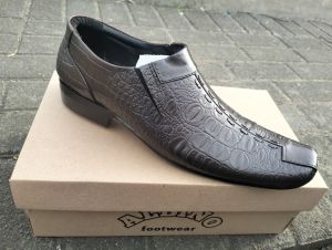 Sepatu Pantofel Pria Hitam Kulit Sapi Premium Casual Kerja Kantor Santai Pesta Sales Guru SPG Marketing Fashion Hitam Maroon Cokelat Laki Laki Cowo Cowok Kekinian Trendy Sloop Slipon Slip On Terbaru Penyanyi Viral Bisa Bayar Ditempat COD