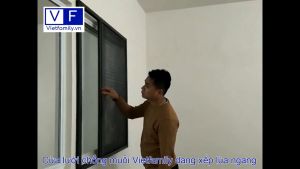 Cửa lưới chống muỗi gấp xếp Vietfamily khung màu nâu cafe