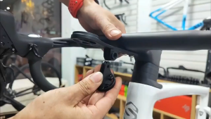 Integrated handlebar Garmin holder road bicycle handlebar Stopwatch Speedometer flashlight and camera stand Tahan lama