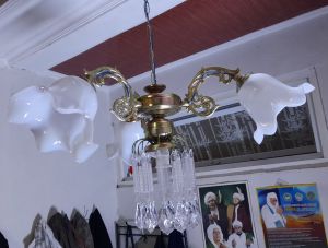 Lampu hias gantung kristal kap tulip cabang  4 lampu.( 3samping +1 tengah)