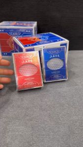 Bài Tây Hộp Nhựa cao cấp POKER 2332 chất liệu giấy cao cấp hoa văn đẹp mắt 2 màu Đỏ vs Xanh