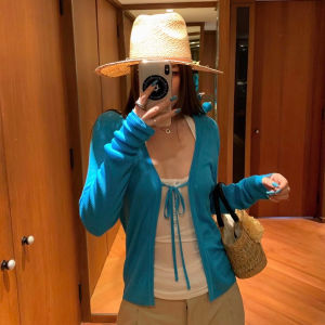 เสื้อคาร์ดิแกนถักสีน้ำเงินแบบโปร่งบางสำหรับผู้หญิง ชุดเดรสสายเดี่ยว ชุดคลุมกันหนาว ช่วงต้นฤดูร้อน เสื้อคลุมผู้หญิง