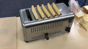 เครื่องปิ้งขนมปังเชิงพาณิชย์ 4ช่อง6ช่อง มีพร้อมส่ง