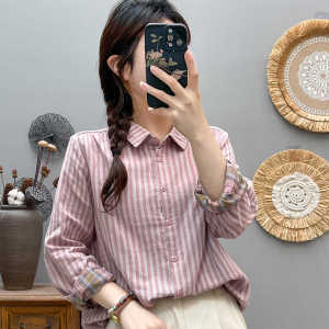 เสื้อเชิ้ตลายทางคอแบะแบบใหม่ฤดูใบไม้ผลิและฤดูใบไม้ร่วงปี2024เสื้อเชิ้ตตัวเล็กสไตล์ตะวันตกทรงหลวมใส่แล้วดูผอมเพรียวแมทช์ลุคง่ายเสื้อแขนยาวแฟชั่นสำหรับผู้หญิง