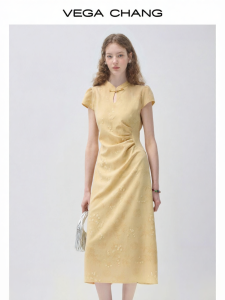 VEGA CHANG | Đầm Cheongsam Màu Vàng Phong Cách Trung Quốc