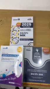 UKOM Academy Buku Prediksi Soal UKOM D4/STR Manajemen Informasi Kesehatan MIK