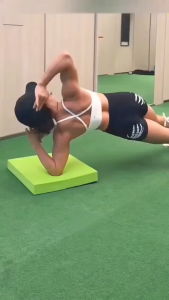 Thickened Balance Mat for Women: A soft non-slip mat ideal for planks glute bridges and core exercises. A high-resilience knee pad suitable for home gyms and yoga.