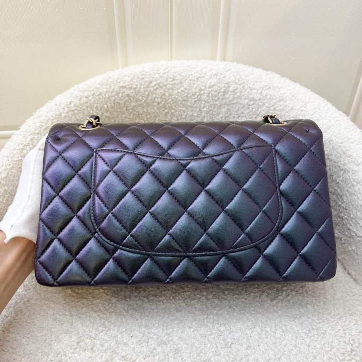 (Pre-loved)%20Chanel%20Medium%20Classic%20Flap%20CF%20in%20Iridescent%20Black%20Lambskin%20and%20LGHW%20(Model:%20A01112)%20-%20Image%202