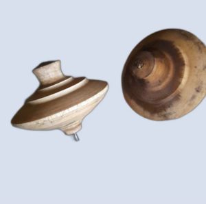 gangsing kayu.panggalan gasing mainan tradisional indonesia