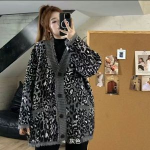 เรียบหรู ลายเสือดาว คอวี พู่ เสื้อสเวตเตอร์ คาร์ดิเกน ผู้หญิง แขนยาวสไตล์ขี้เกียจ เสื้อสเวตเตอร์ถัก European Station Fashion