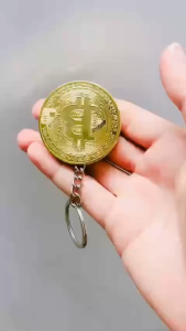 MÓC KHOÁ HÌNH ĐỒNG TIỀN BITCON KIM LOẠI MÀU VÀNG - BẠC
