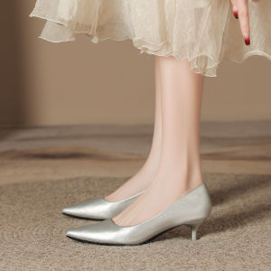 รองเท้าส้นสูงสีเงินแบบปรับปรุงใหม่ นุ่มสบาย หนังแกะ รองเท้าทำงาน หัวแหลม ทรงหัวแหลม พื้นยาง กันลื่น สำหรับผู้หญิง