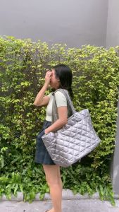 Lada Neela กระเป๋าโท้ทใหญ่ 3 สี บล็อก/สีลม/มศูนย์ สะพายข้าง รุ่น Lada สวมกระเป๋าล้อลาก บูตฟิก ช่องเยอะ บุฟองน้ำทรงนุ่มมือ