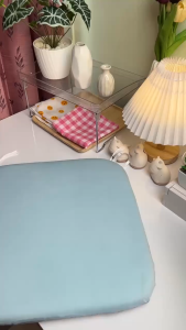 เบาะรองนั่ง พร้อมเชือกคล้องเก้าอี้ เบาะรองนั่งทรงสีเหลี่ยม หนานุ่มนั่งสบาย มีซิป เปลี่ยนซักได้ค่ะ G3432