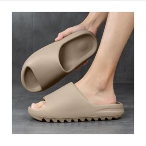 สินค้าใหม่ รองเท้าแตะแฟชั่นสไตล์เกาหลี รุ่นนี้มี 4 ให้เลือก โทนสีดูดีมินิมอล วัสดุยางนุ่มนิ่มเบาใส่บาย เรียบง่าย แมทช์ได้ทุกลุค สวยงาม สไตล์เกาหลี 4 ตัว