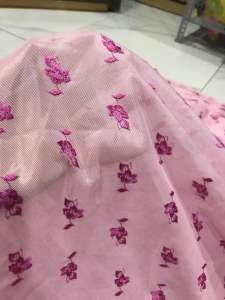 Vải voan lưới thêu hoa màu hồng dày dặn hàng cao cấp (khổ 1m15)may đầm váy áo thiết kế thời trang