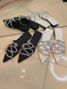 Dép mũi nhọn dây đá hình rắn sáng long lanh