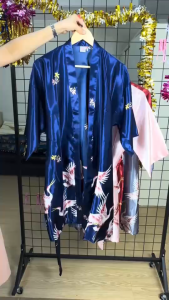 ชุดคลุมกิโมโน ผ้าซาตินเนื้อดี เกรดพรีเมี่ยม ผ้านุ่มใส่สบาย