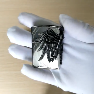 Hột Quẹt Bật Lửa Gas Đá Z1050 Ốp Nổi Họa Tiết Nữ Chiến Binh Amazon Thần Thoại Cực Đẹp - Nhiều Màu