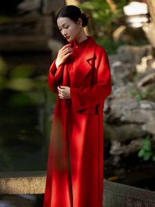 เสื้อคลุมขนสัตว์ผ้าขนสัตว์ผสมขนแกะและขนสัตว์สำหรับผู้หญิง ทรงยาวปานกลาง สีแดง สำหรับผู้หญิงที่แต่งงานในฤดูหนาว กระดุมปิด