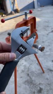 Mỏ lết lắc tự động mỏ lết vặn ống tròn độ mở 25mm-30mm-48.5mm tay cầm cao su TPR- Kim Khí AZ