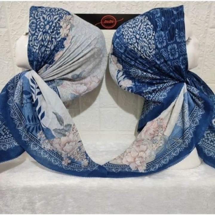 Hijab Segi Empat Motif Bunga Warna Biru Putih Jilbab Kerudung Terbaru ...