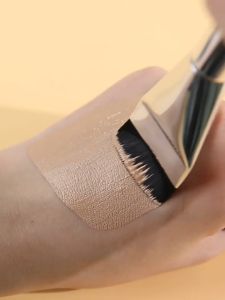Flat Head Foundation & Concealer Brush | Korea Makeup Tool for Contour & Face Mask | CHIC&CO.