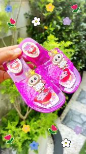 รองเท้าแตะส้นแก้วสำหรับเด็ก มาพร้อมไฟกระพริบสุดน่ารัก! มีให้เลือก 4 สี เพิ่มความเป็นเจ้าหญิงให้กับทุกย่างก้าว ขนาด24-36