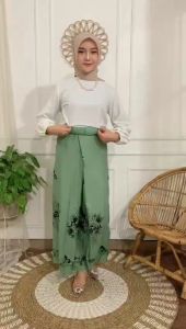 Sarung Batik Rayon Motif Mbak Santri Ngaji | Seragam Sage