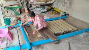 เสื่อ เสื่อปูนั่ง เสื่อพับ เสื่อปูนอน งานโอท็อป ชาวบ้านผลิตและทอมือเอง