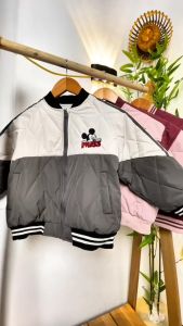 Áo khoác cho bé gái dáng bomber 1-6 tuổi thêu Mickey và chữ trần trám dáng khỏe khoắn thời trang