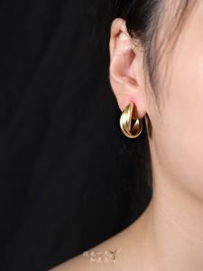 ZhiGeng Bird Mobius Retro Hong Kong Style Chic Matte Hoop Earrings for Women Fashionable Geometric Pattern Alloy Jewelry