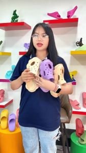 Hello Polo รองเท้าหัวโต ระบายอากาศ เบาสบาย พื้นนุ่มมาก รองเท้าแฟชั่นกันลื่นผู้หญิง เหมาะกับฤดู ทุกโอกาส HP8005W