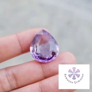 ยิ่งกระชับ! พลอยอเมทิสต์ 20.58 ครั้งที่มีสีม่วง เกรดพรีเมียม เนื้อพลอยค่อนข้างสะอาด ประกายและเล่นไฟ วิบวับ พลอยไม่ทำสี การันตีพลอยแท้ 100%