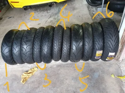 Vỏ Lốp Xe máy không ruột . tube less . mâm 14 tay ga . size từ 70....đến....140.. hàng củ tháo xe còn đẹp giá rẻ.hàng đả test mâm kỉ càng. có vá trong . bao ae chạy thoải mái