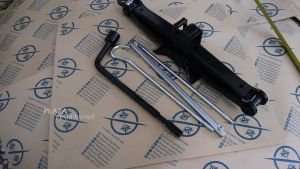 Dongkrak Mobil 2 Ton Kunci Roda 21mm dan Handle Putaran Dongkrak