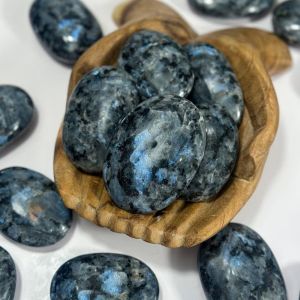 1pc high quality Larva Palm StoneUnique Home Decoration Accessory - Handcrafted Ornament for Living Room Bedroom Or Office