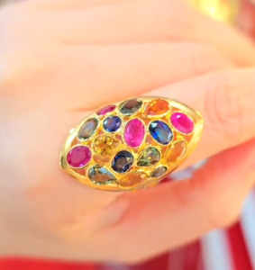 แหวนพลอยสลับสี Sapphire น้ำหนักรวม 9 กะรัต แหวนทรงมาคีส์ ตัวเรือนทองแท้ 90% ขนาดแหวน 62 มีใบรับประกันสินค้า