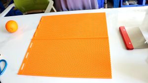 Alat cetakan pondasi sarang lebah pada frame honey comb peternakan lebah madu beekeeping beekeeper