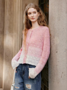 XIANGYING | Áo Cardigan Len Pha Nữ Màu Hồng Degrade Thêu Rỗng
