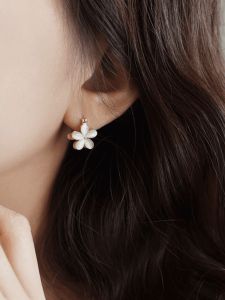 ต่างหูทองแดงผสมอีนาล์มีดีไซน์ดอกไม้ 5 ช่อ ดีไซน์เรโทรหรูหรา สไตล์ฝรั่งเศส ต่างหูแบบใส่ได้สองข้าง ต่างหูแฟชั่น