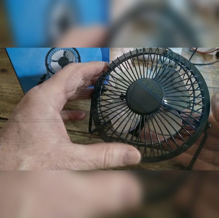 Science Purchase Mini USB Desk Fan – Metal Construction, Adjustable Tilt – 4” Black Personal Fan