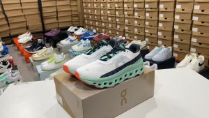 วิ่ง รองเท้า On Cloudmonster ขายสีขาวฟ้า สบาย รับประกันคุณภาพ สวย ใส่นุ่ม สนุกสนุกสนุก รับชายและหญิง