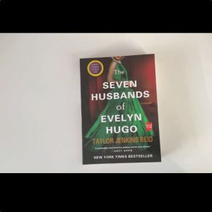 The Seven Husbands of Evelyn Hugo: A Novel by Taylor Jenkins Reid (Paperback - Womens Divorce Fiction - Holiday Romance - English)