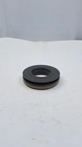 ซีลล้อนำรถเกี่ยวข้าวคูโบต้ารุ่น DC70GDC95G Seal oil (070-2385-0) ตรา Farmtech รหัสสินค้า 31810T