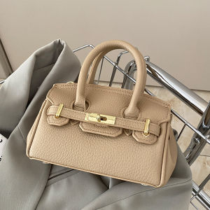 กระเป๋าใบเล็กดูแพงกระเป๋าสะพายไขว้สะพายไหล่ฮิตแบบใหม่ฤดูใบไม้ผลิและฤดูร้อน2023ของผู้หญิงกระเป๋าเคลลี่แบบถือ INS แมตช์ชุดง่ายแฟชั่น