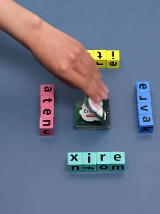 ชุดการ์ดเรียนภาษาอังกฤษ 64 ใบ สอนสะกดคำ 26 ตัวอักษร เสริมพัฒนาการเด็ก ของเล่นไม้ปลอดภัย เหมาะสำหรับเด็ก 3-6 ปี ต้นการศึกษาปริศนาช่วยสอน