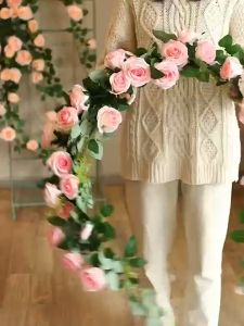 เถาวัลย์กุหลาบปลอม ดอกไม้ประดิษฐ์ เถาวัลย์ดอกไม้ปลอม พวงกุหลาบประดิษฐ์ เถากุหลาบ กุหลาบปลอม 6สี/9ดอกเล็ก ยาว240cm พวงกุหลาบปลอม เถาวัลย์ประดิษฐ์ สําหรับตกแต่งบ้าน งานแต่งงาน/ผนัง